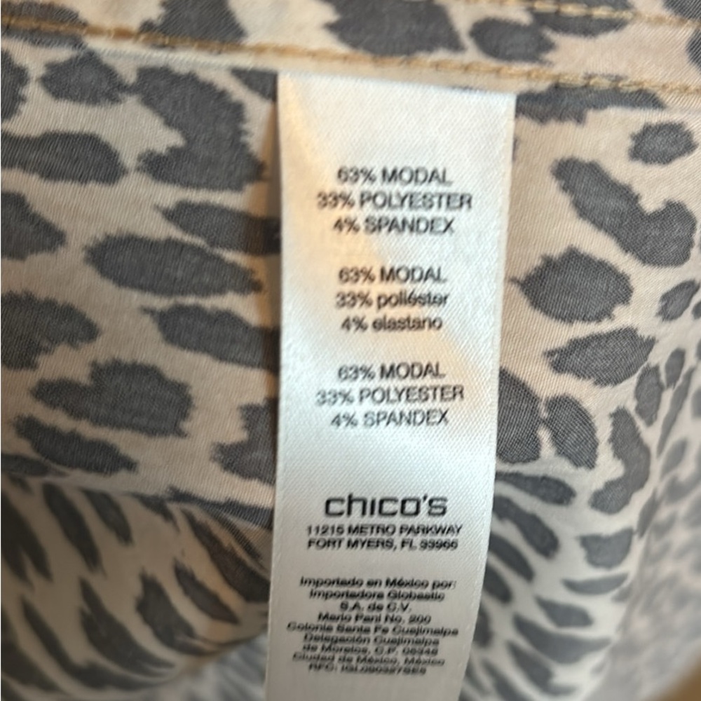 Chico's Leopard Print Blouse size 2 long sleeve button up - Picture 3 of 5